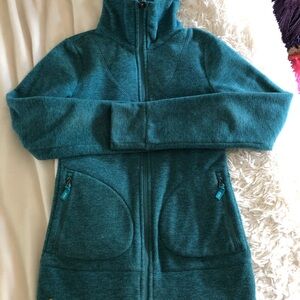 So soft, cozy, teal Lole brand nearly new Full-Zip fleece sized XS, body con